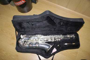 Фотоий: надувательство латунь, woodwind и другие аппаратуры ветра SOUND - SAXOFON SOPRANO PLATEADO CURVO FA LIGERO