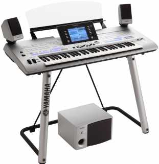 Фотоий: надувательство рояли и synthetizers YAMAHA