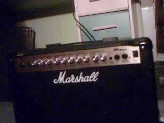 Фотоий: надувательство усилители MARSHALL - MG 30DFX