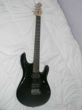 Фотоий: надувательство гитары и другие аппаратуры шнура MUSIC MAN - JOHN PETRUCCI 6 CORDES