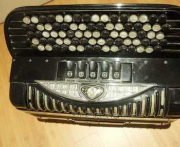 Фотоий: надувательство другие VINTAGE ACCORDEON VICTORIA 3VOIX BASSON 2 FLUTES - VINTAGE ACCORDEON VICTORIA 3VOIX BASSON 2 FLUTES