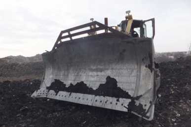 Фотоий: надувательство машины KOMATSU - D275-5