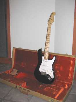 Фотоий: надувательство гитары и другие аппаратуры шнура FENDER - STRATOCASTER ERIC CLAPTON