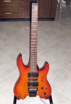 Фотоий: надувательство гитары и другие аппаратуры шнура STEINBERGER SPIRIT