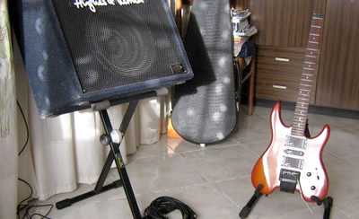 Фотоий: надувательство гитары и другие аппаратуры шнура STEINBERGER SPIRIT