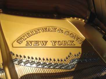 Фотоий: надувательство рояли и synthetizers STEINWAY & SONS - MODELLO D