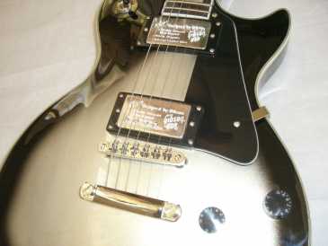 Фотоий: надувательство гитары и другие аппаратуры шнура GIBSON - LES PAUL CUSTOM