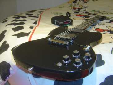 Фотоий: надувательство гитары и другие аппаратуры шнура GIBSON - TONY IOMMI SIGNATURE