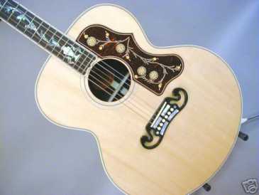 Фотоий: надувательство гитары и другие аппаратуры шнура GIBSON - SJ 200