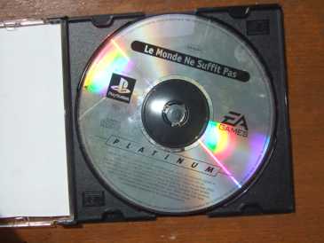 Фотоий: надувательство видео- игры PLAYSTATION - 007 LE MONDE NE SUFFIT PAS