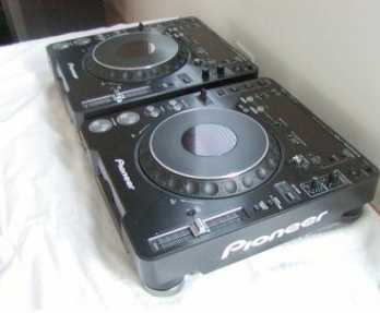 Фотоий: надувательство вспомогательное оборудование и влияния PIONEER - 2 PIONEER CDJ-1000 MK3 CD PLAYERS & 1 DJM-800