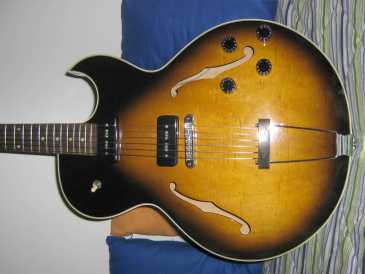 Фотоий: надувательство гитары и другие аппаратуры шнура GIBSON - GIBSON ES 135