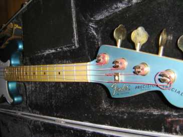 Фотоий: надувательство гитары и другие аппаратуры шнура FENDER - FENDER PRECISION SPECIAL MADE IN U.S.A.