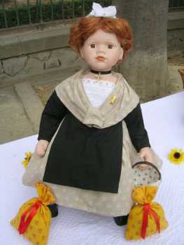 Фотоий: надувательство другие предметы POUPEE DE COLLECTION EN COSTUME DE MIREILLE