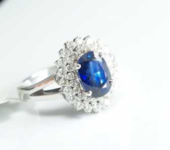 Фотоий: надувательство Jewels женщины