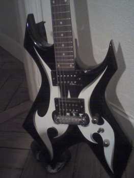 Фотоий: надувательство гитары и другие аппаратуры шнура B.C RICH - BRONZE SERIES - WARLOCK TRIBAL