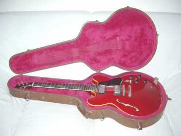 Фотоий: надувательство гитары и другие аппаратуры шнура GIBSON ES335 - GIBSON ES335