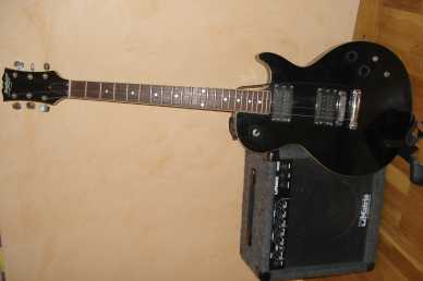 Фотоий: надувательство гитары и другие аппаратуры шнура TANGLEWOOD - GUITARRA TANGLEWOOD+AMPLIFICADOR MATRIX