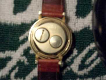 Фотоий: надувательство одежда люди - BULOVA - ACCUTRON
