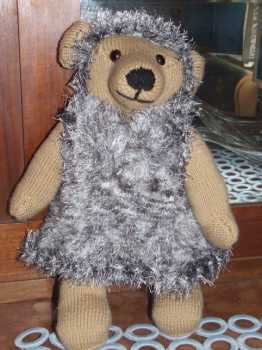 Фотоий: надувательство другие предметы TEDDYBAR MIT KLEIDCHEN & HAUBE - HANDARBEIT