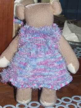 Фотоий: надувательство другие предметы TEDDYBAR MIT KLEIDCHEN HANDARBEIT - HANDARBEIT