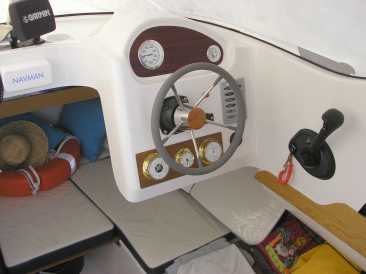 Фотоий: надувательство шлюпки QUICKSILVER - PILOTOUSE 580