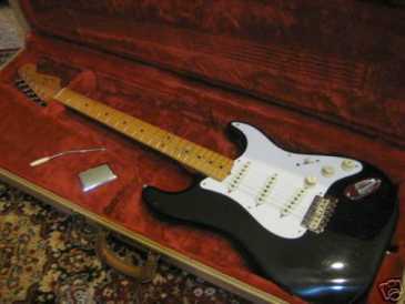 Фотоий: надувательство гитары и другие аппаратуры шнура FENDER - 1983 FENDER FULLERTON CUST. COLOR