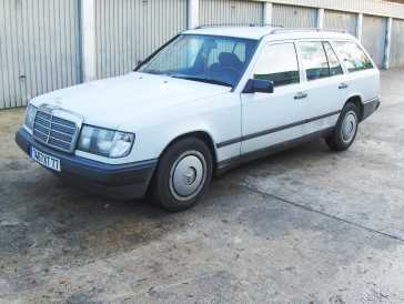 Фотоий: надувательство автомобили MERCEDES - 200