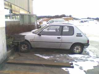 Фотоий: надувательство автомобили PEUGEOT - 205