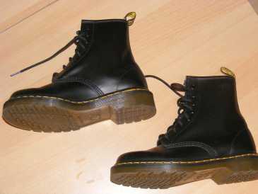 Фотоий: надувательство ботинки женщины - DOC MARTENS