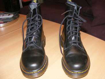 Фотоий: надувательство ботинки женщины - DOC MARTENS