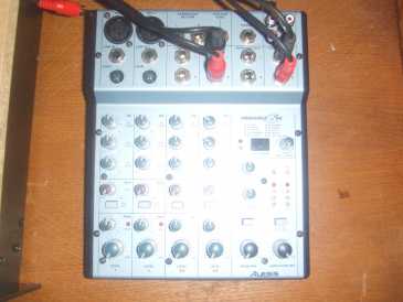 Фотоий: надувательство громкоговорители ALESIS - MULTIMIX6FX