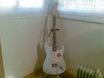 Фотоий: надувательство гитары и другие аппаратуры шнура FENDER - STRATOCASTER MEXICANA