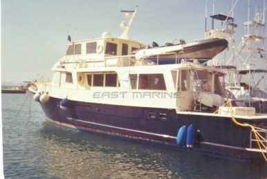 Фотоий: надувательство шлюпки HATTERAS - 65 LRC LONG RANGE EXPEDITION