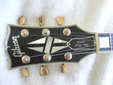 Фотоий: надувательство гитары и другие аппаратуры шнура GIBSON - LES PAUL CUSTOM  WHITE 1989