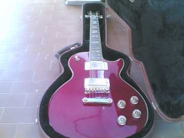 Фотоий: надувательство гитары и другие аппаратуры шнура GIBSON - LES PAUL