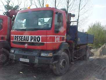 Фотоий: надувательство машины RENAULT - BENNE GRUE