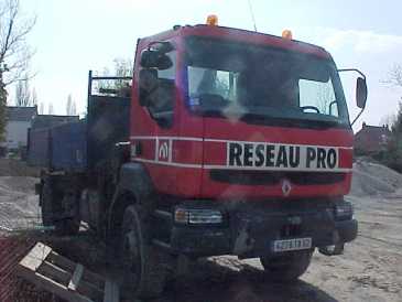 Фотоий: надувательство машины RENAULT - BENNE GRUE