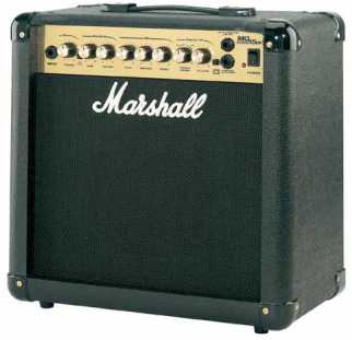 Фотоий: надувательство гитары и другие аппаратуры шнура MARSHALL Y EXCEL
