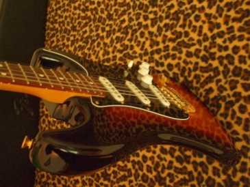 Фотоий: надувательство гитары и другие аппаратуры шнура FENDER - FENDER STRATOCASTER SRV 2004