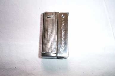 Фотоий: надувательство лихтеры ANCIEN BRIQUET A ESSENCE
