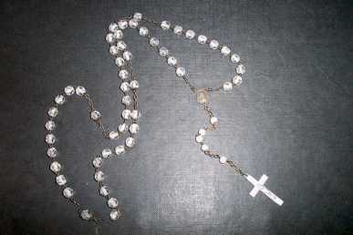 Фотоий: надувательство другие предметы CHAPELET EN PERLES DE VERRE BLANC