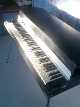 Фотоий: надувательство рояли и synthetizers FENDER - PIANO FENDER RHODES MARK 1 73 NOTES