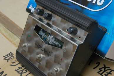 Фотоий: надувательство рояли и synthetizers KORG TRITON LE - PEDALERA TUBE ROTOSPHERE MK II