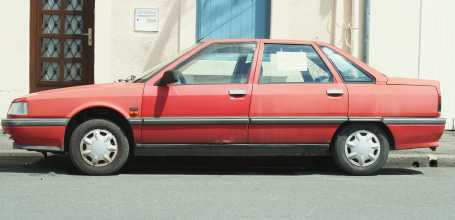 Фотоий: надувательство автомобили RENAULT - R21