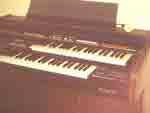 Фотоий: надувательство рояли и synthetizers ELKA C700