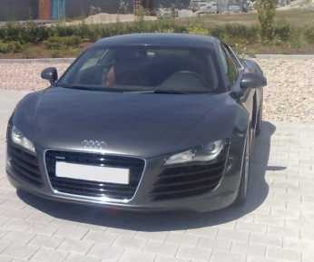Фотоий: надувательство автомобили AUDI - R8