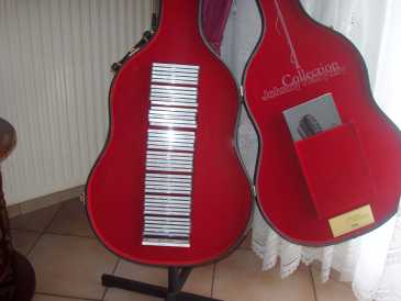Фотоий: надувательство другие предметы JOHNNY HALLIDAY - COFFRET GUITARE CD